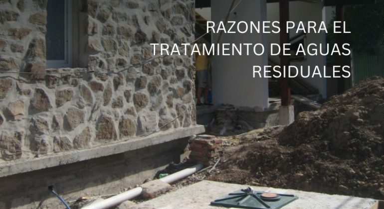 Sistema de tratamiento de aguas residuales compacto Biomicrobics instalado en área verde